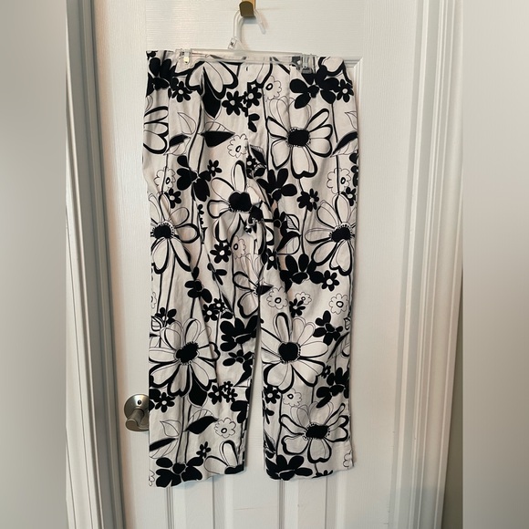 Catherine Stewart summer Capri pants. - Picture 2 of 3